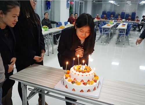 富軒門窗12月員工慶生會，溫暖快樂在心間！