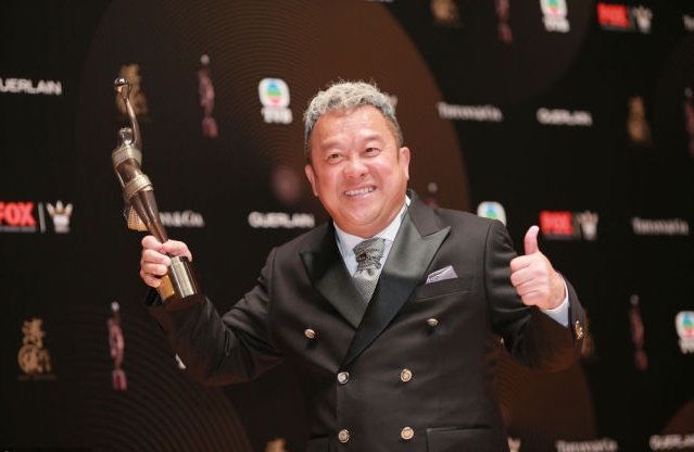 富軒門窗代言人曾志偉再下一城，二十年后再捧金像獎杯！