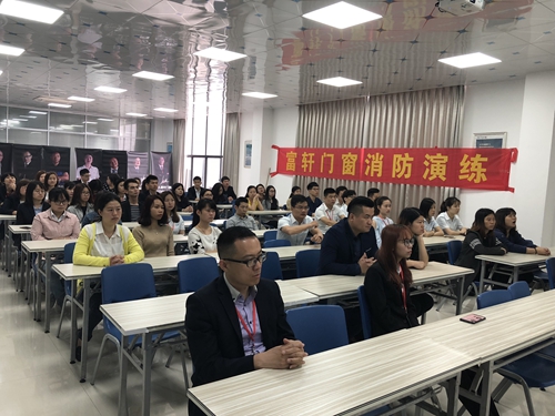 富軒門窗響應(yīng)國家的號召開展消防演習(xí)