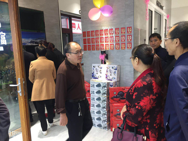 榮縣富軒門窗專賣店現(xiàn)場(chǎng)
