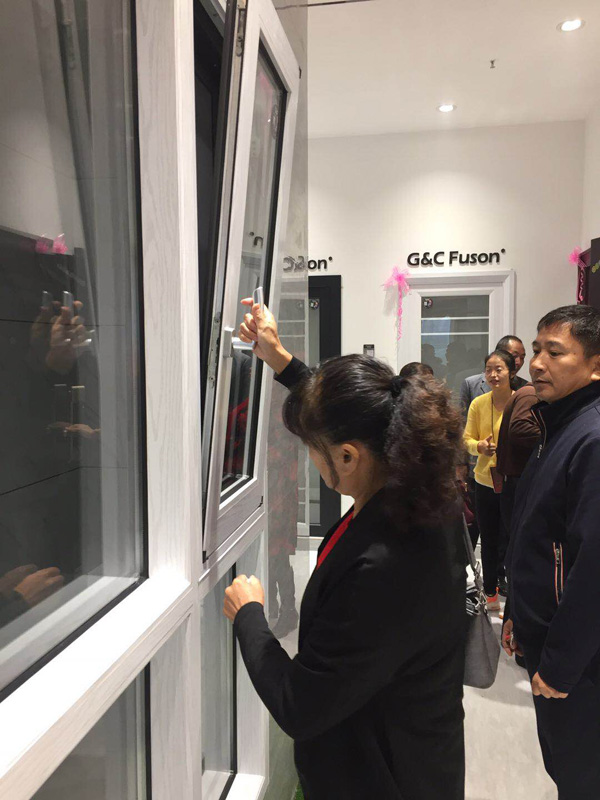 榮縣富軒門窗專賣店現(xiàn)場(chǎng)