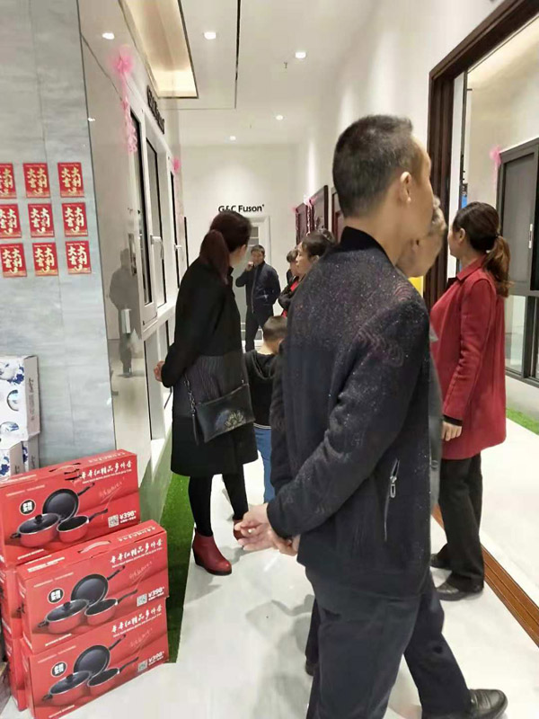 榮縣富軒門窗專賣店現(xiàn)場(chǎng)