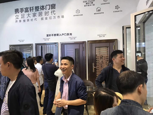 富軒展廳賓客如云，點(diǎn)燃廣州定制家居展！