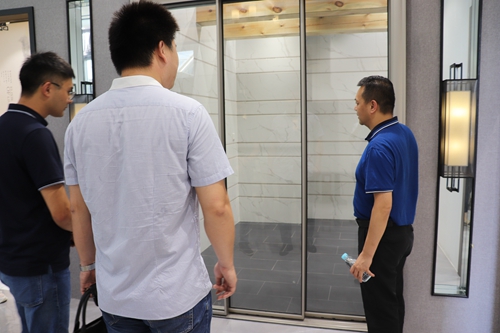 熱烈歡迎江蘇南通招商局考察團蒞臨富軒門窗總部參觀考察！
