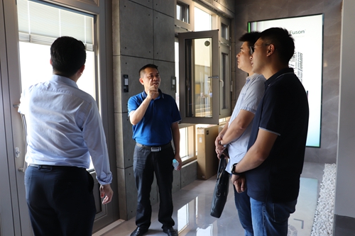 熱烈歡迎江蘇南通招商局考察團蒞臨富軒門窗總部參觀考察！