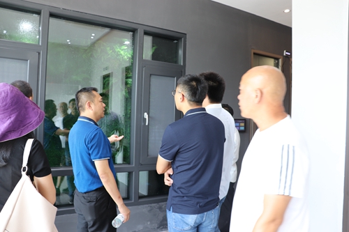 熱烈歡迎江蘇南通招商局考察團蒞臨富軒門窗總部參觀考察！