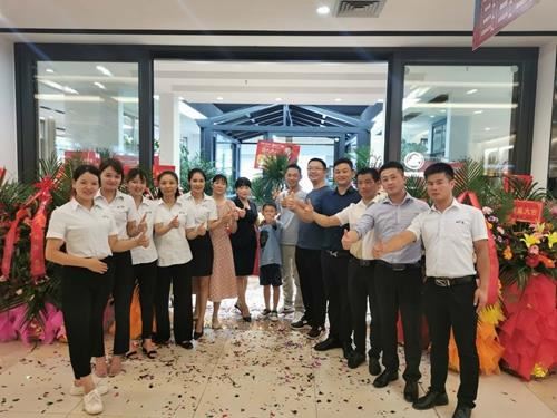 夏日狂歡，富軒門(mén)窗南寧專賣店火熱開(kāi)業(yè)銷售額突破200萬(wàn)！