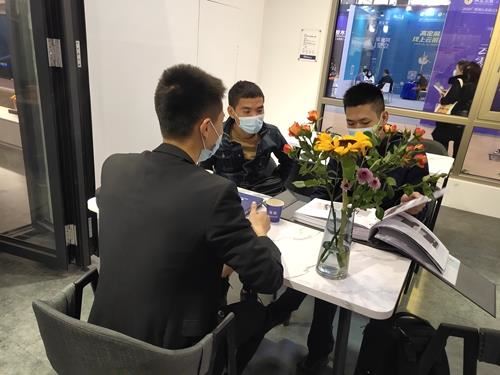 富軒門窗高定展圈粉無數，品味門窗高定之美