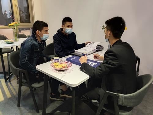 富軒門窗高定展圈粉無數，品味門窗高定之美