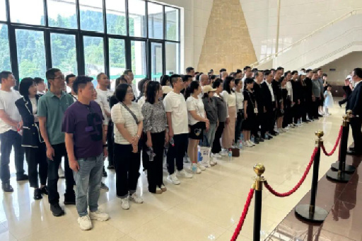 感悟紅色精神,富軒全屋門窗與經銷商家人井岡山團建活動