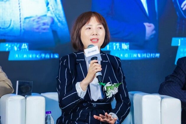 山東華建鋁業(yè)集團有限公司常務副總裁、中歐節(jié)能門窗產(chǎn)業(yè)發(fā)展聯(lián)盟執(zhí)行主席兼秘書長、 易歐思門窗董事長丁三蓮
