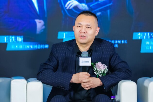 廣東省門業(yè)協(xié)會常務副會長、佛山市江西南昌商會會長、富軒集團董事長李昌安
