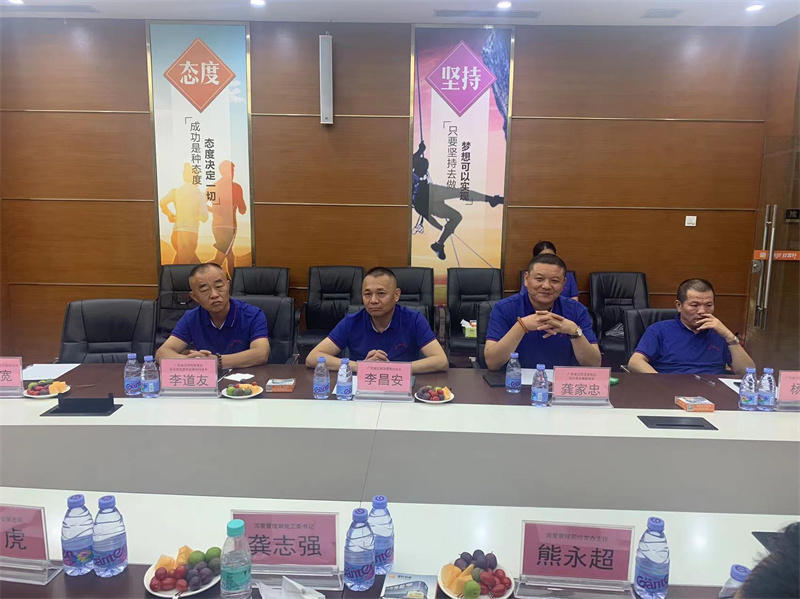 南昌市灣里管理局龔書記一行蒞臨富軒全屋門窗工匠館參觀指導(dǎo)