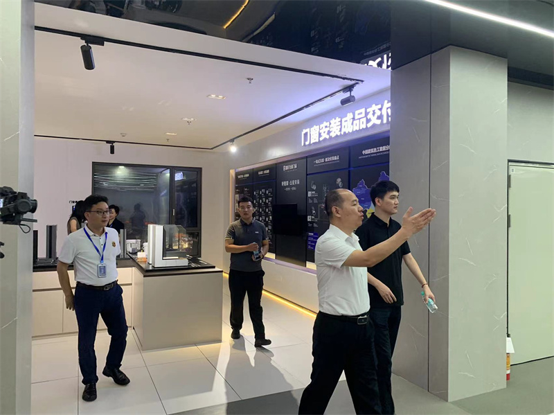 居然之家集團門窗事業部蒞臨富軒全屋門窗總部，雙方展開深度交流！